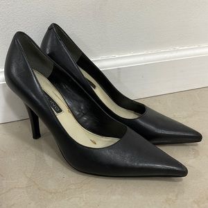 Bandolino point toed heels